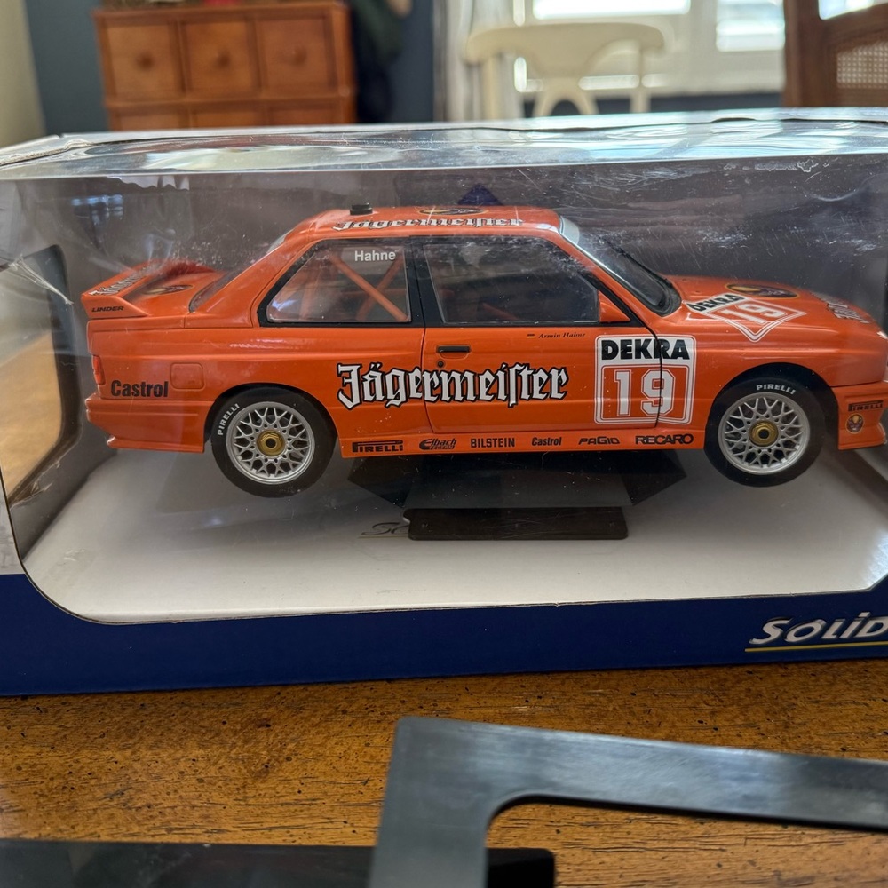 SOLIDO 1:18 BMW M3 E30 DTM 1992 JAGERMEISTER #19 HAHNE Racing Car Model + Box - Picture 3 of 8